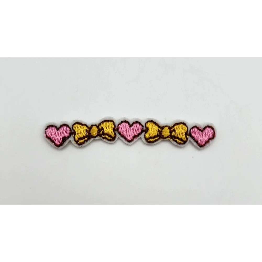 LOT OF 3 EMBROIDERED FLOWERS AND HEARTS PATCHES‎